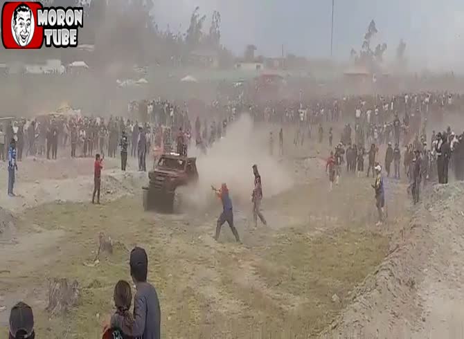 Video :A spectator was struck in a fatal accident at a four-wheel off-road racing